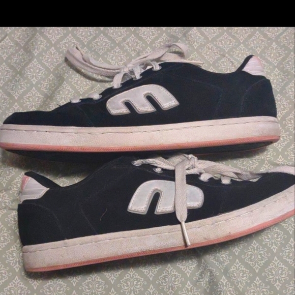 Etnies Shoes Vtg Y2k Womens Etnies Skate Shoes Og Logo Black Suede